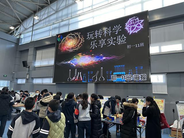 500余件学生成果展出 北京市第八十中学开展物理学科月(图2) 500余件学生成果展出 北京市第八十中学开展物理学科月(图2)