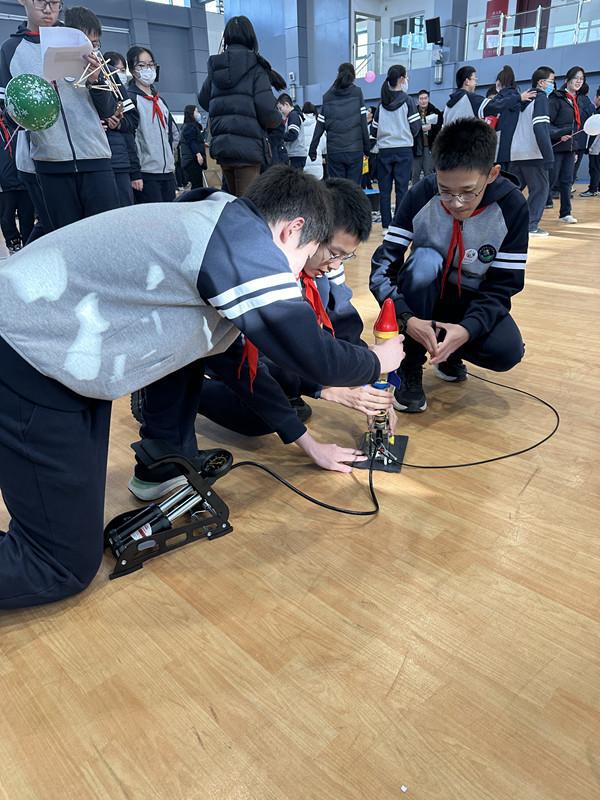 500余件学生成果展出 北京市第八十中学开展物理学科月(图3) 500余件学生成果展出 北京市第八十中学开展物理学科月(图3)