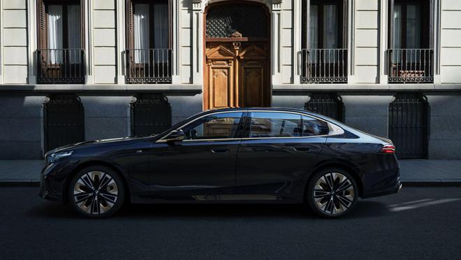 全新BMW 5系震撼上市不论油电树立智能豪华新标杆(图4)