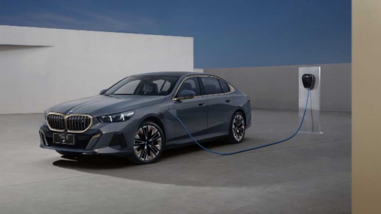 “油电双开” 开启BMW 5系“智能豪华”新起点(图3) “油电双开” 开启BMW 5系“智能豪华”新起点(图3)