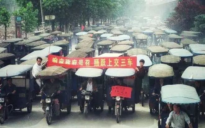 现实不只有热血《飞驰人生2》“老头乐”背后的悲伤和机遇(图13) 现实不只有热血《飞驰人生2》“老头乐”背后的悲伤和机遇(图13)