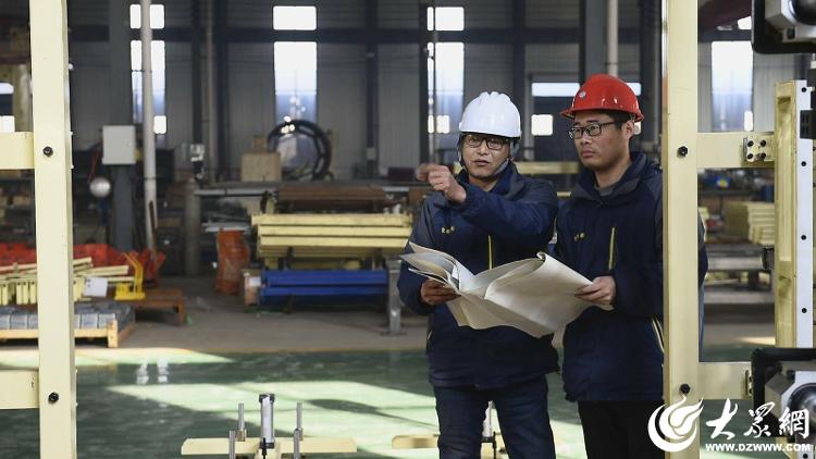 巨野王呈周：从学徒到高级工程师 打造砖瓦行业首台国产打包机(图3)