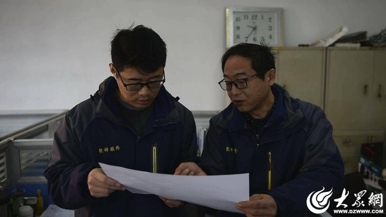 巨野王呈周：从学徒到高级工程师 打造砖瓦行业首台国产打包机(图2)